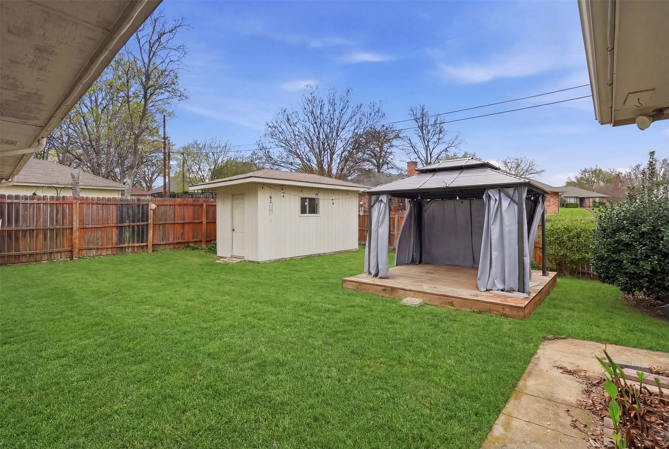 411 Whispering Hills Drive Duncanville TX 75137