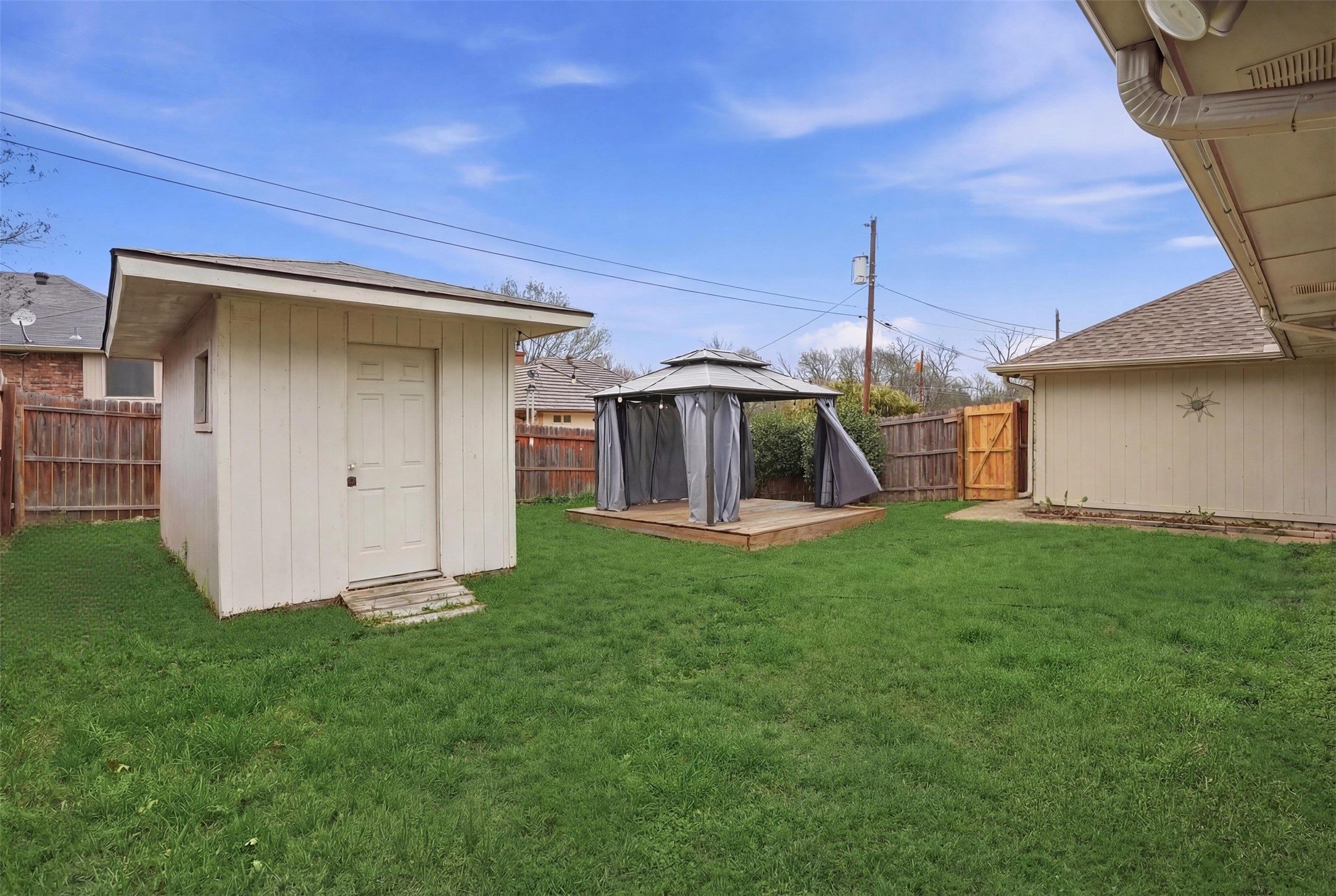 411 Whispering Hills Drive Duncanville TX 75137