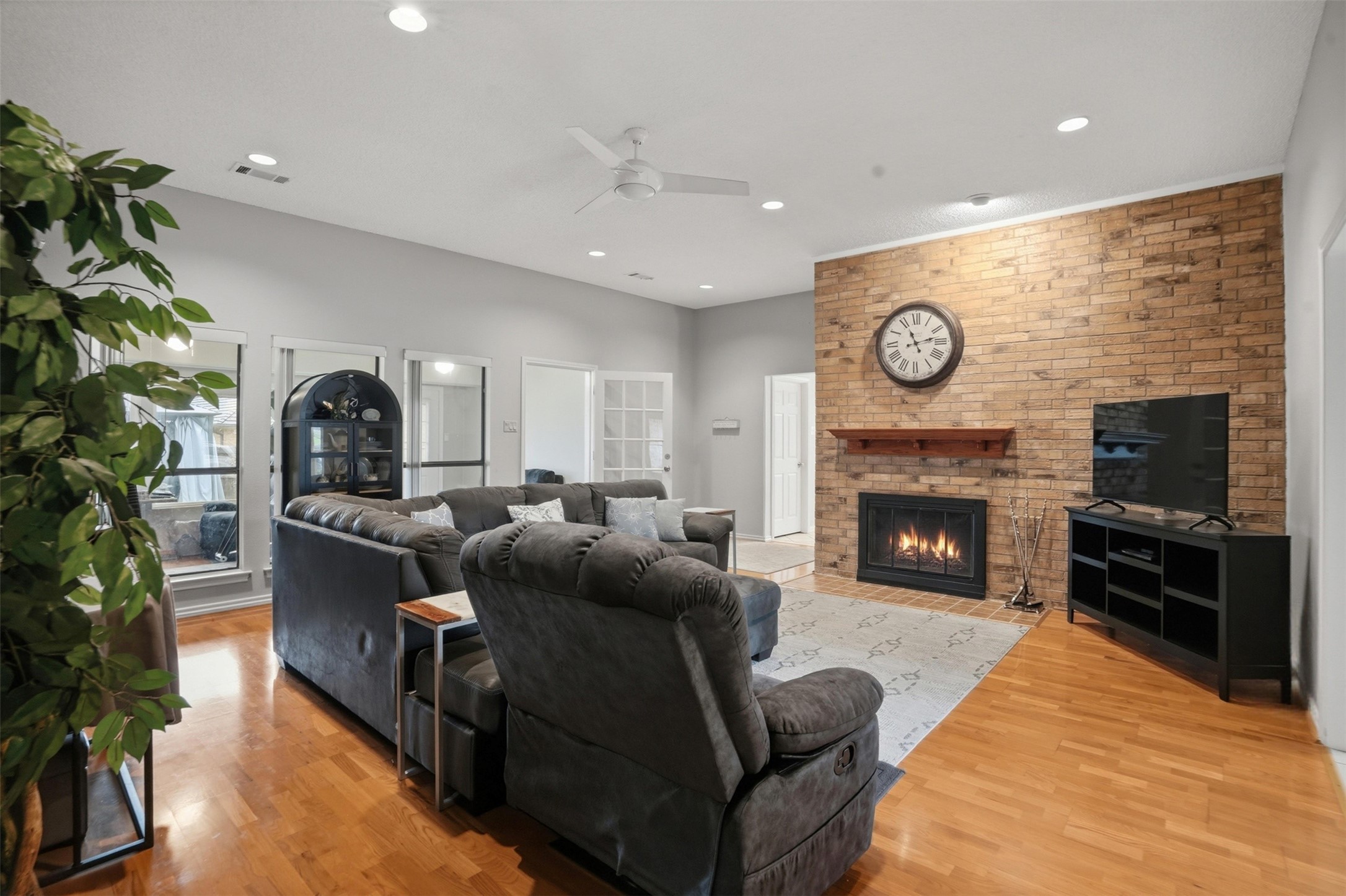 411 Whispering Hills Drive Duncanville TX 75137