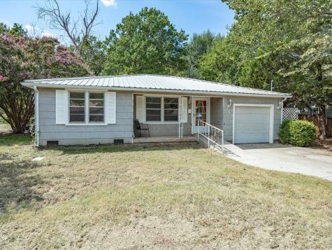 608 Hodge Street Bowie TX 76230