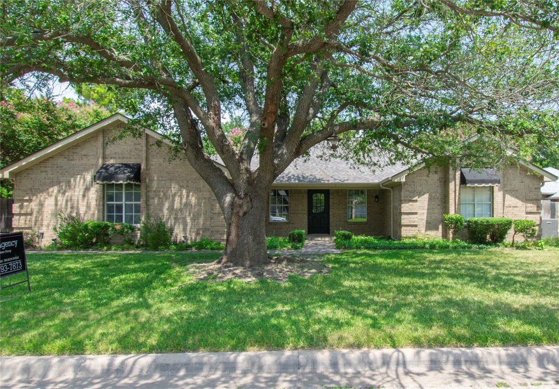 1213 Red Bird Lane Granbury TX 76048