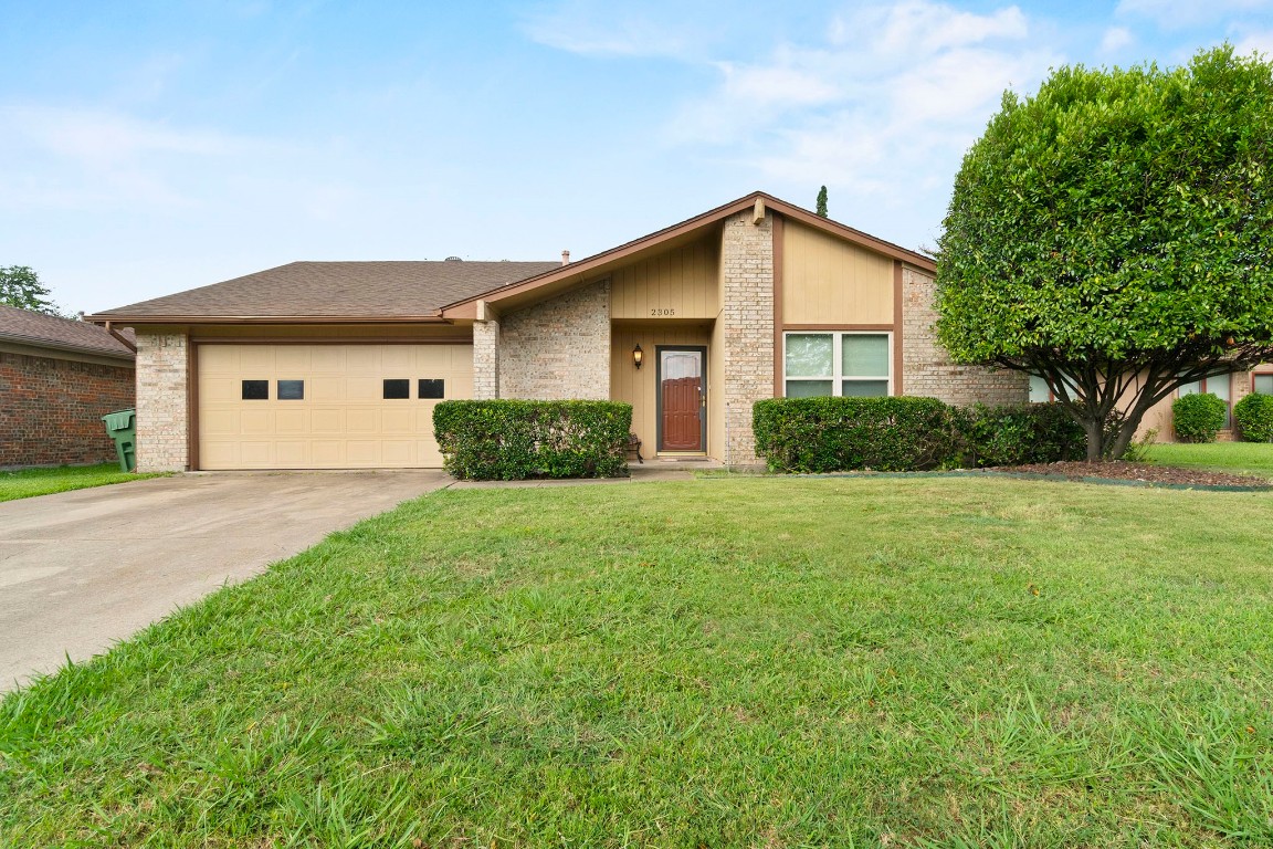 2305 Phoenix Drive Garland TX 75040