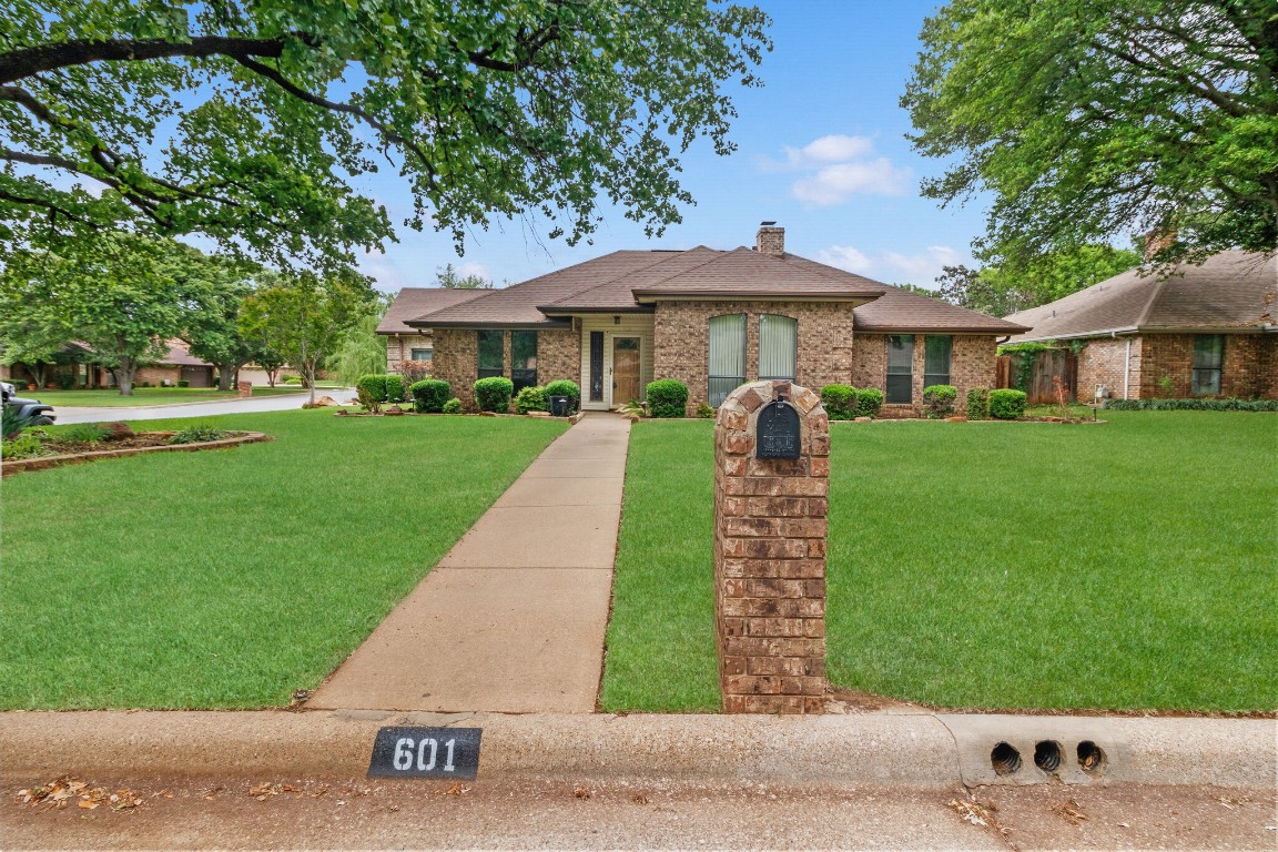 601 Lakewood Lane Grapevine TX 76051