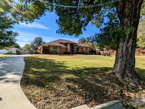 2206 W Coffin Street Denison TX 75020