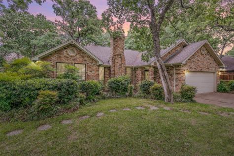 932 Glen Oak Drive Burleson TX 76028