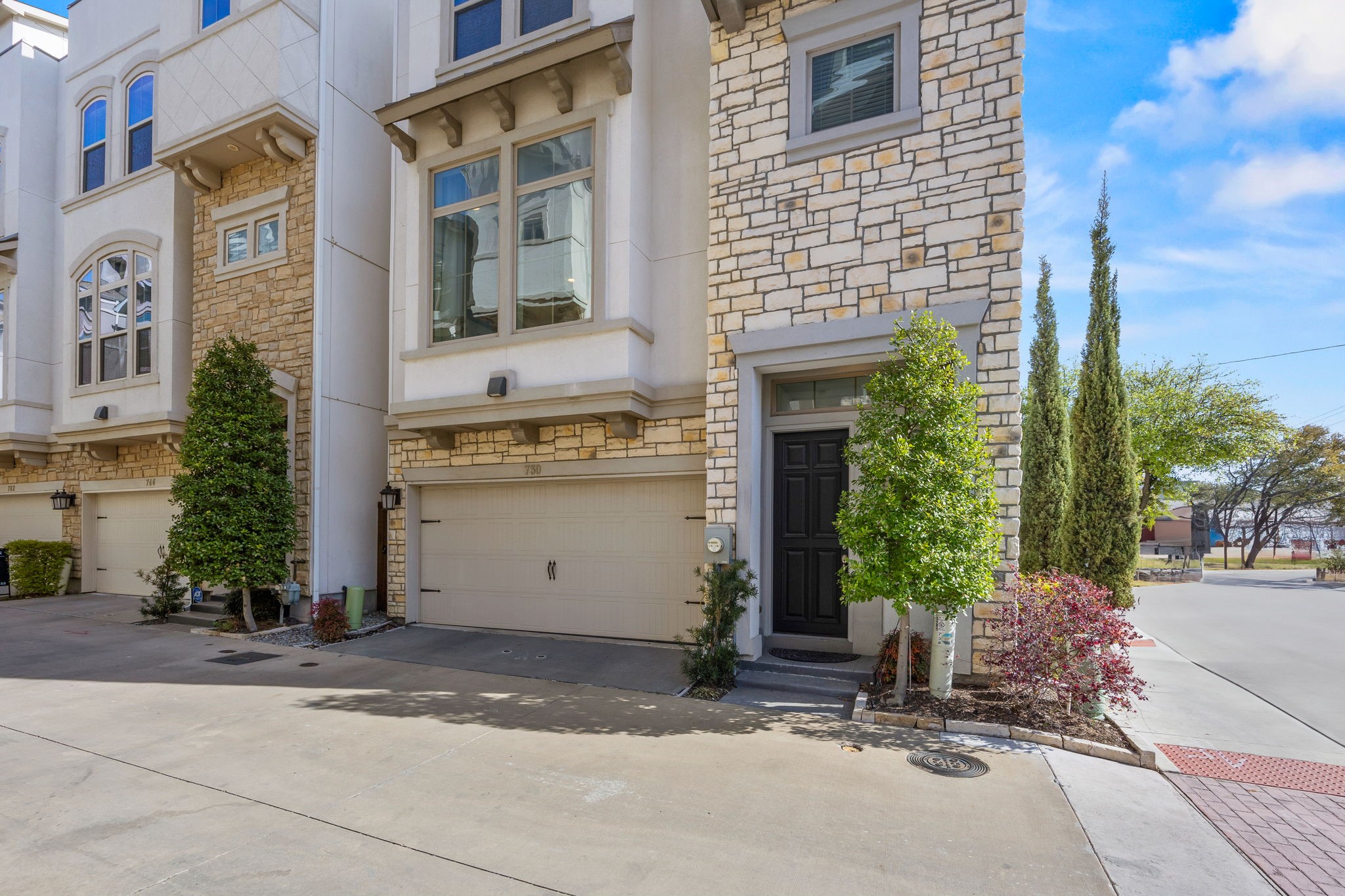 730 Spanish Oaks Place Dallas TX 75204