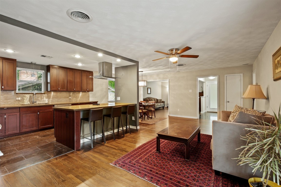 2341 Fenestra Drive Dallas TX 75228