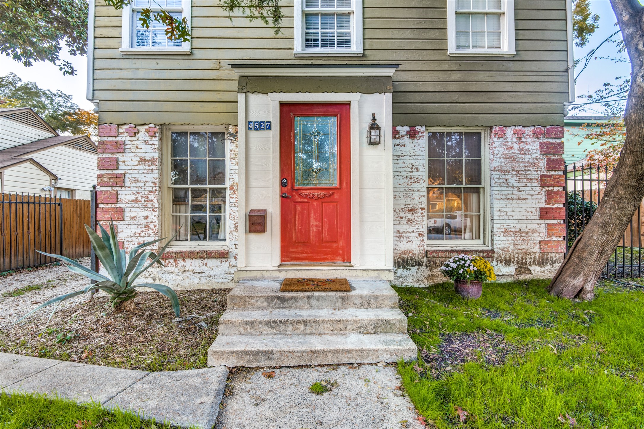4527 Capitol Avenue Dallas TX 75204
