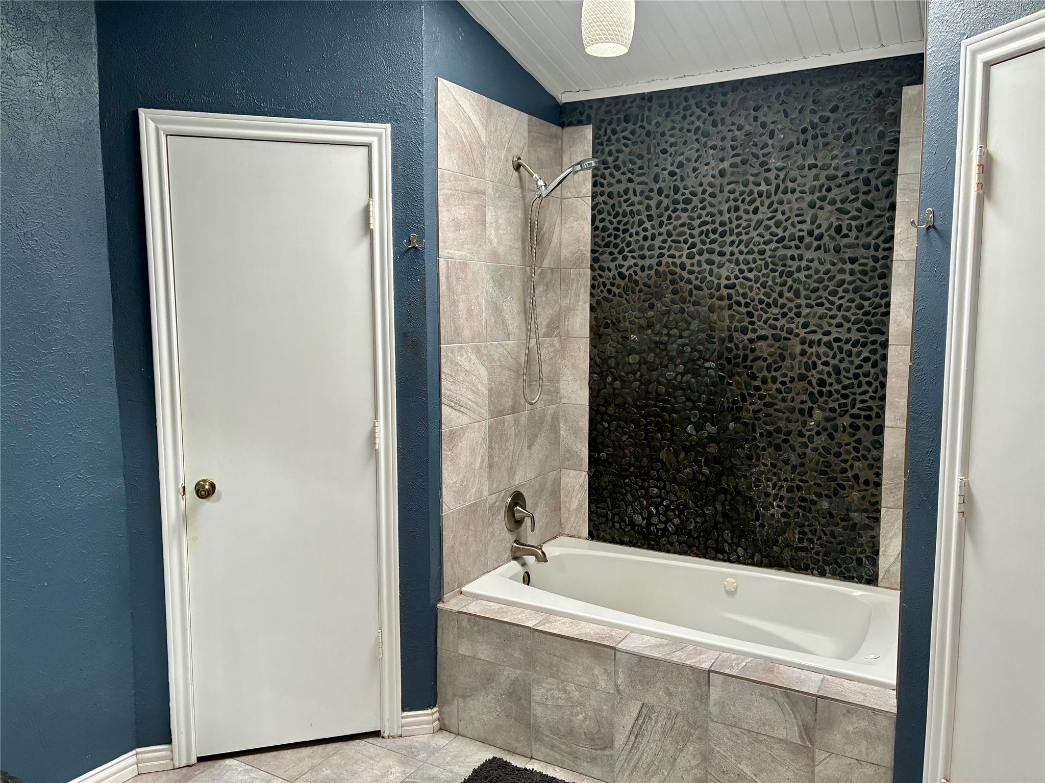2405 Country Valley Road Garland TX 75041