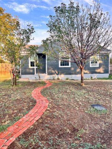 1712 Lawther Drive River Oaks TX 76114