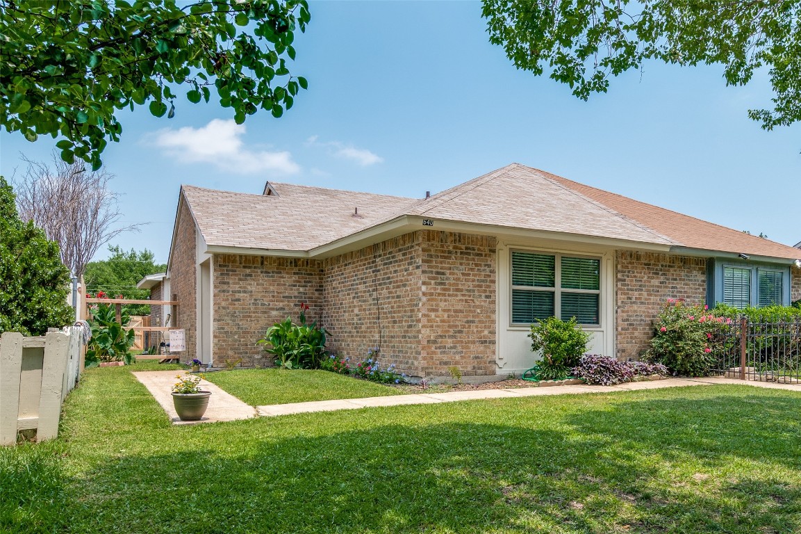640 Stonehenge Drive Grand Prairie TX 75052