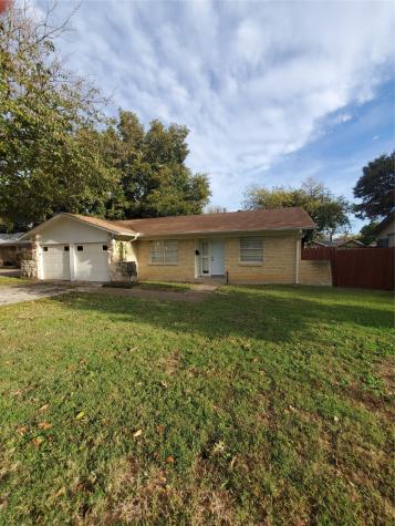 327 E Davis Street Duncanville TX 75116