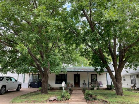 512 W Lone Star Avenue Cleburne TX 76033