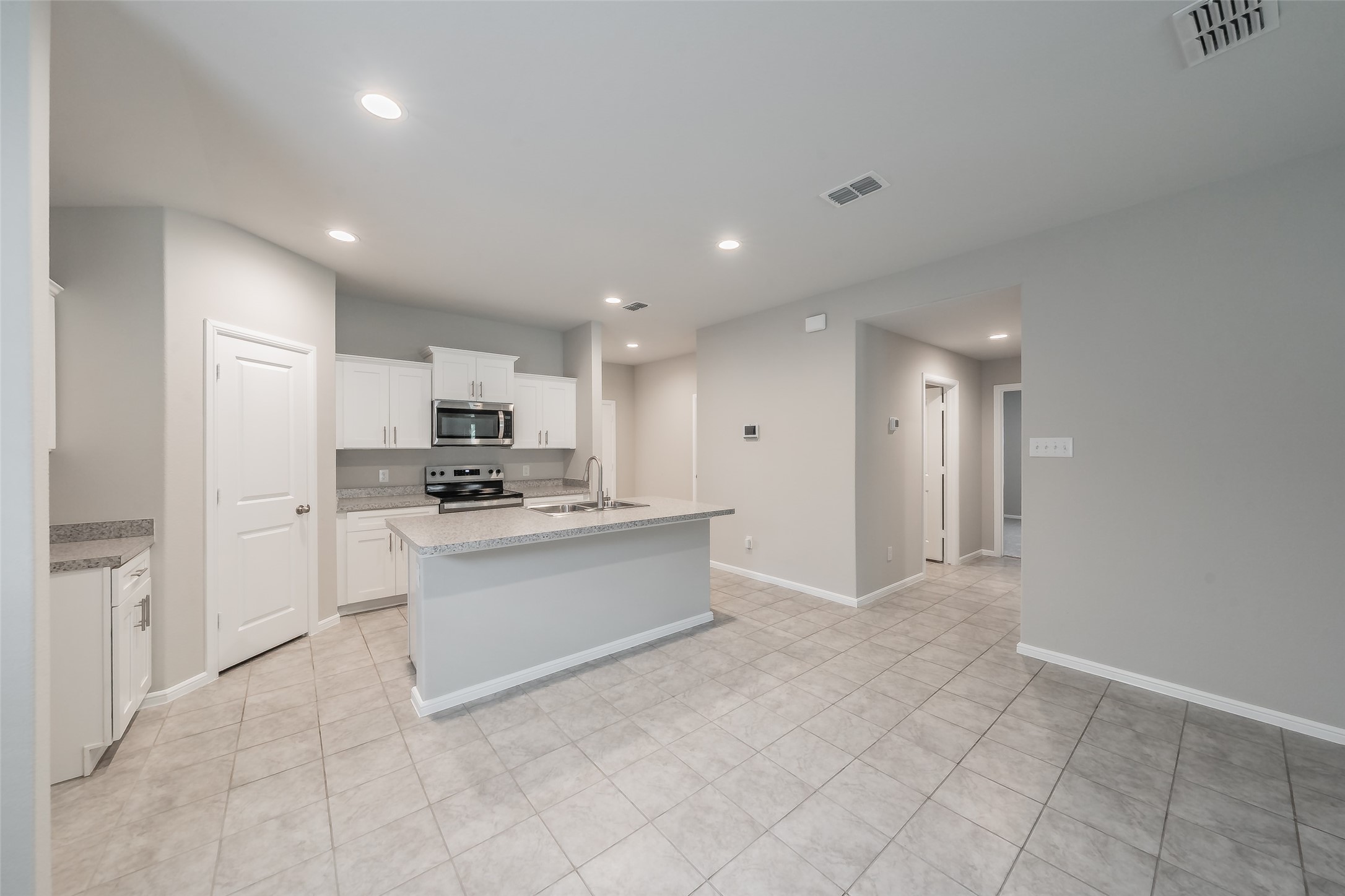 304 Abingdon Street Azle TX 76020