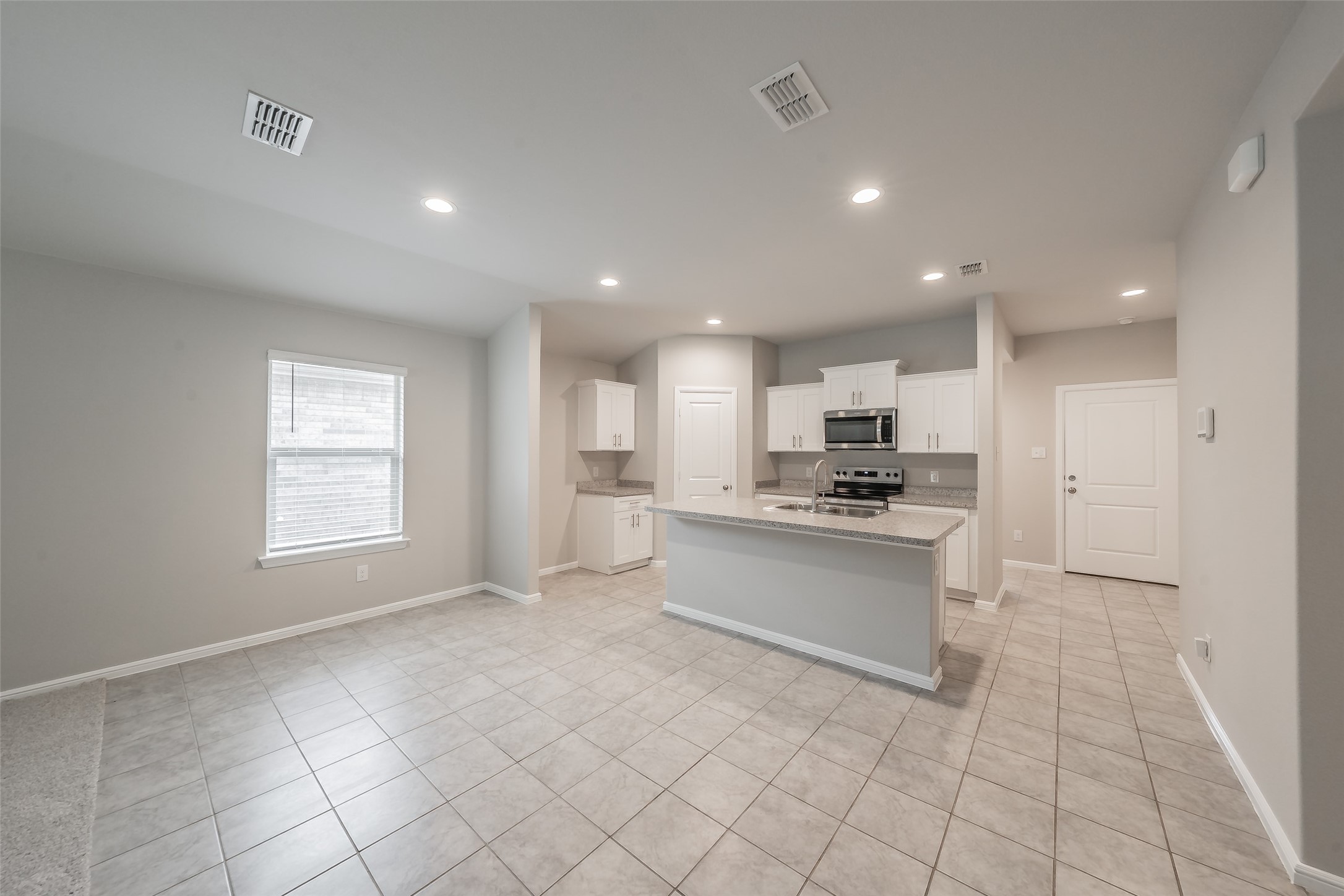304 Abingdon Street Azle TX 76020