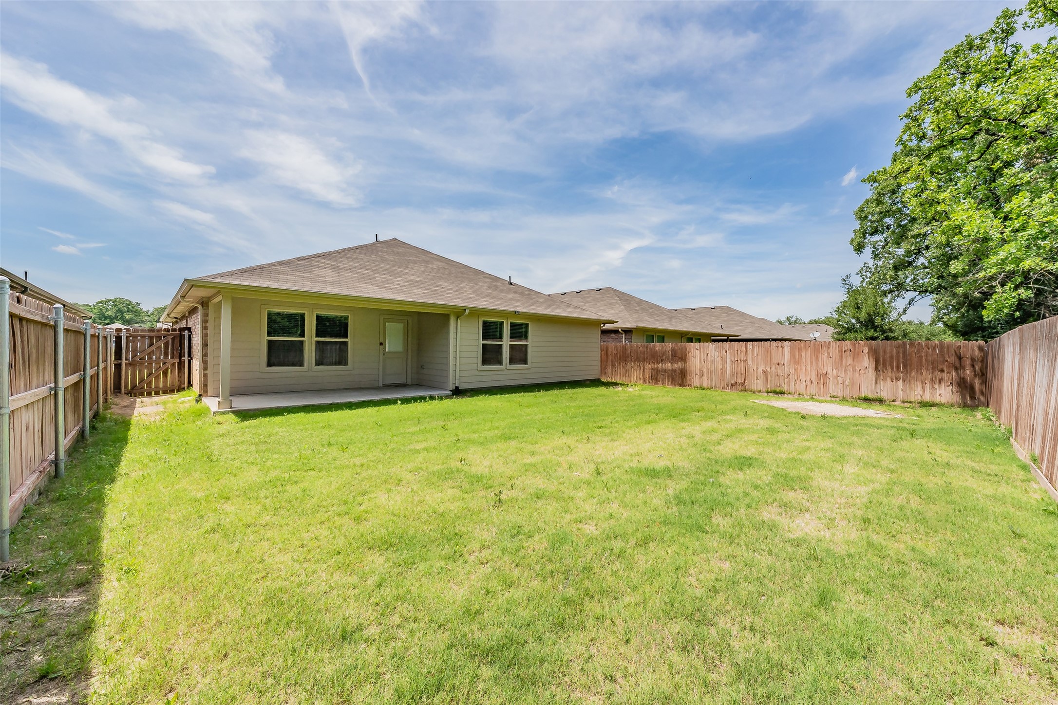 304 Abingdon Street Azle TX 76020