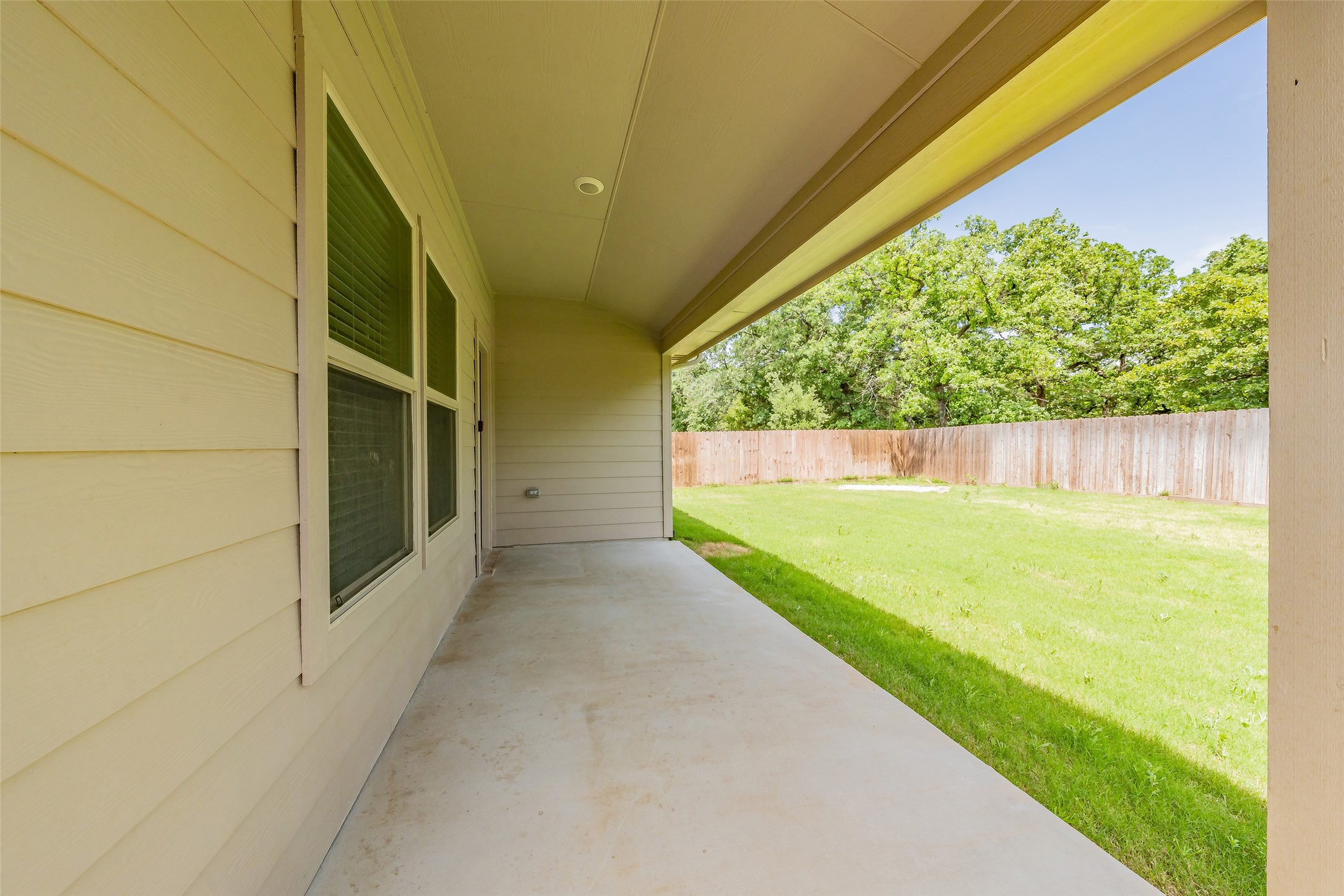 304 Abingdon Street Azle TX 76020