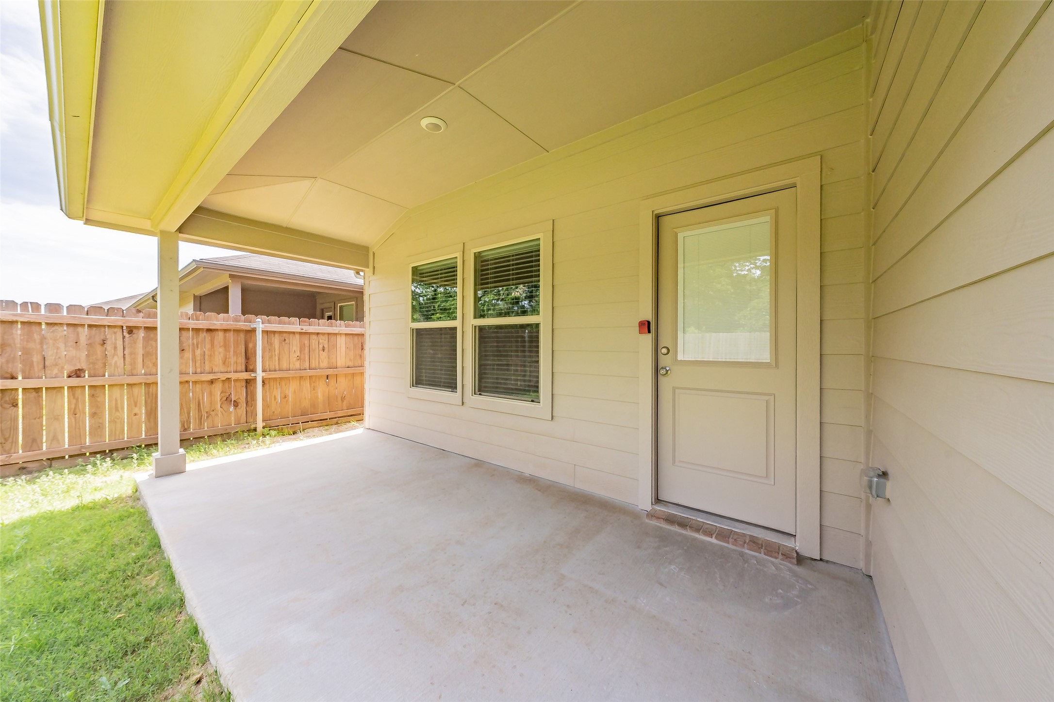 304 Abingdon Street Azle TX 76020