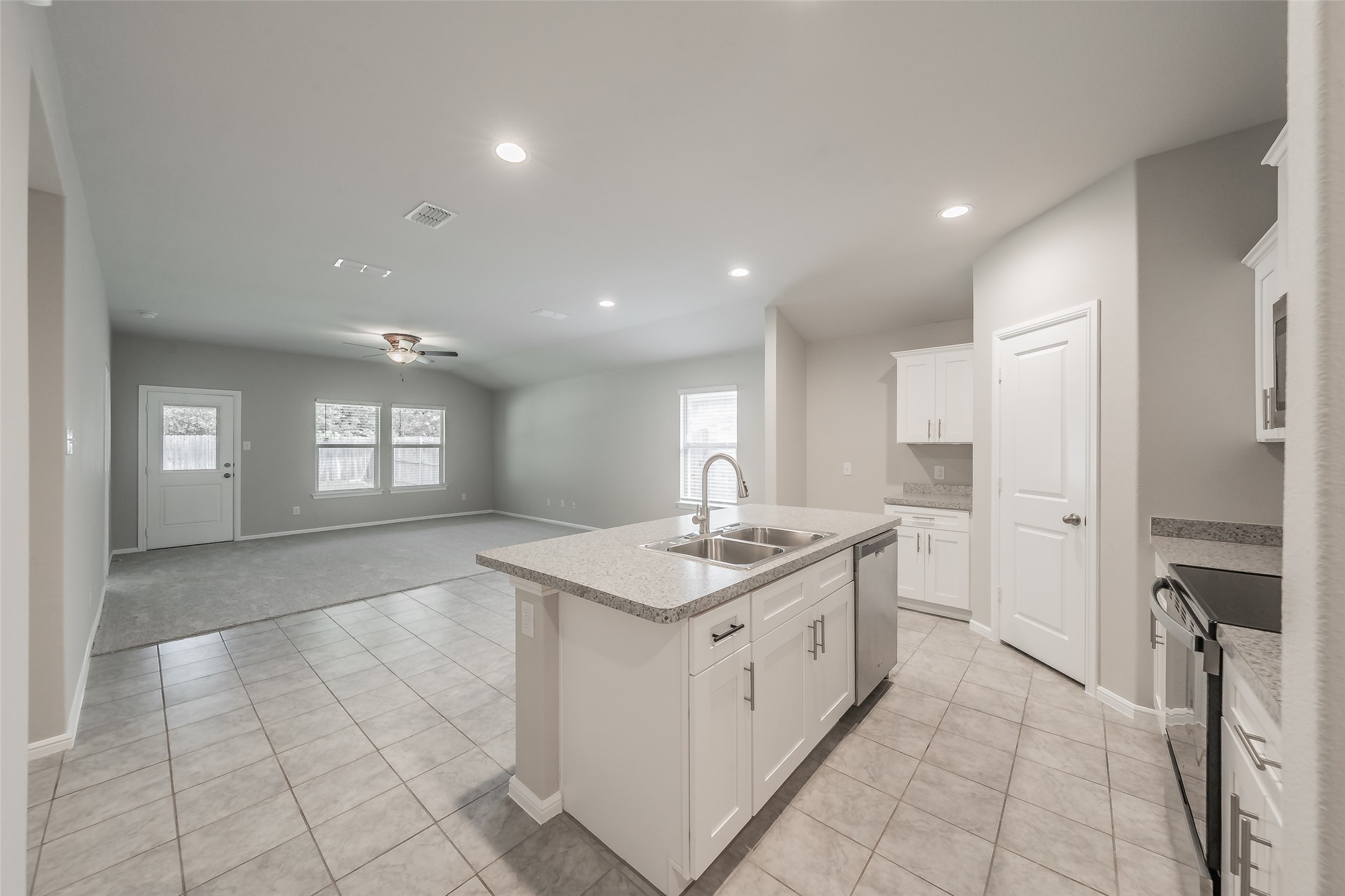 304 Abingdon Street Azle TX 76020