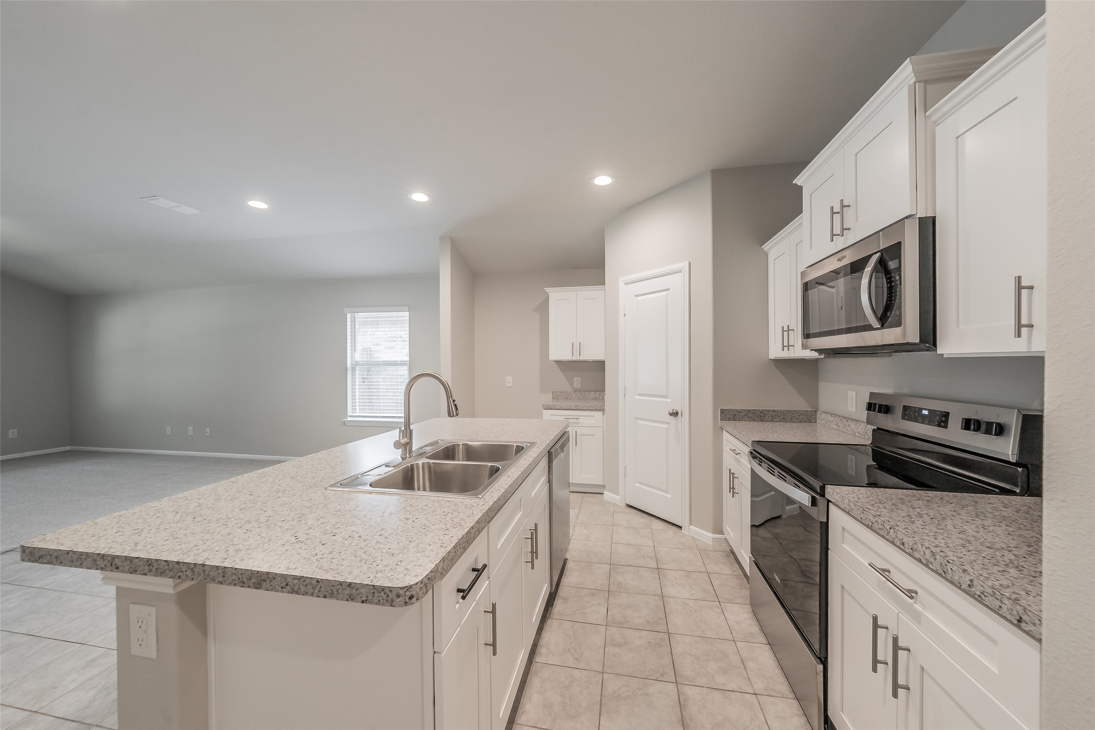 304 Abingdon Street Azle TX 76020