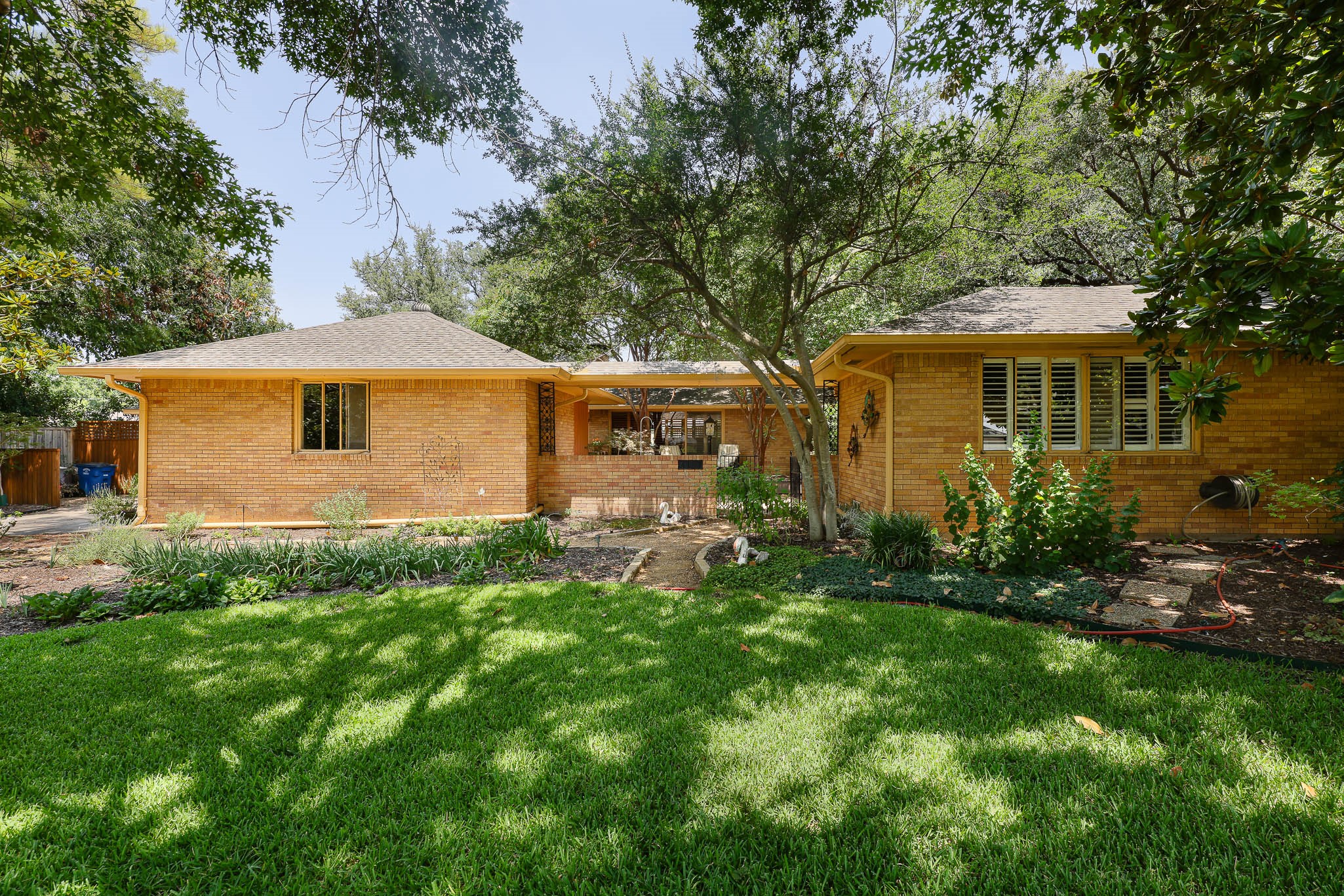 4137 Meadowdale Lane Dallas TX 75229