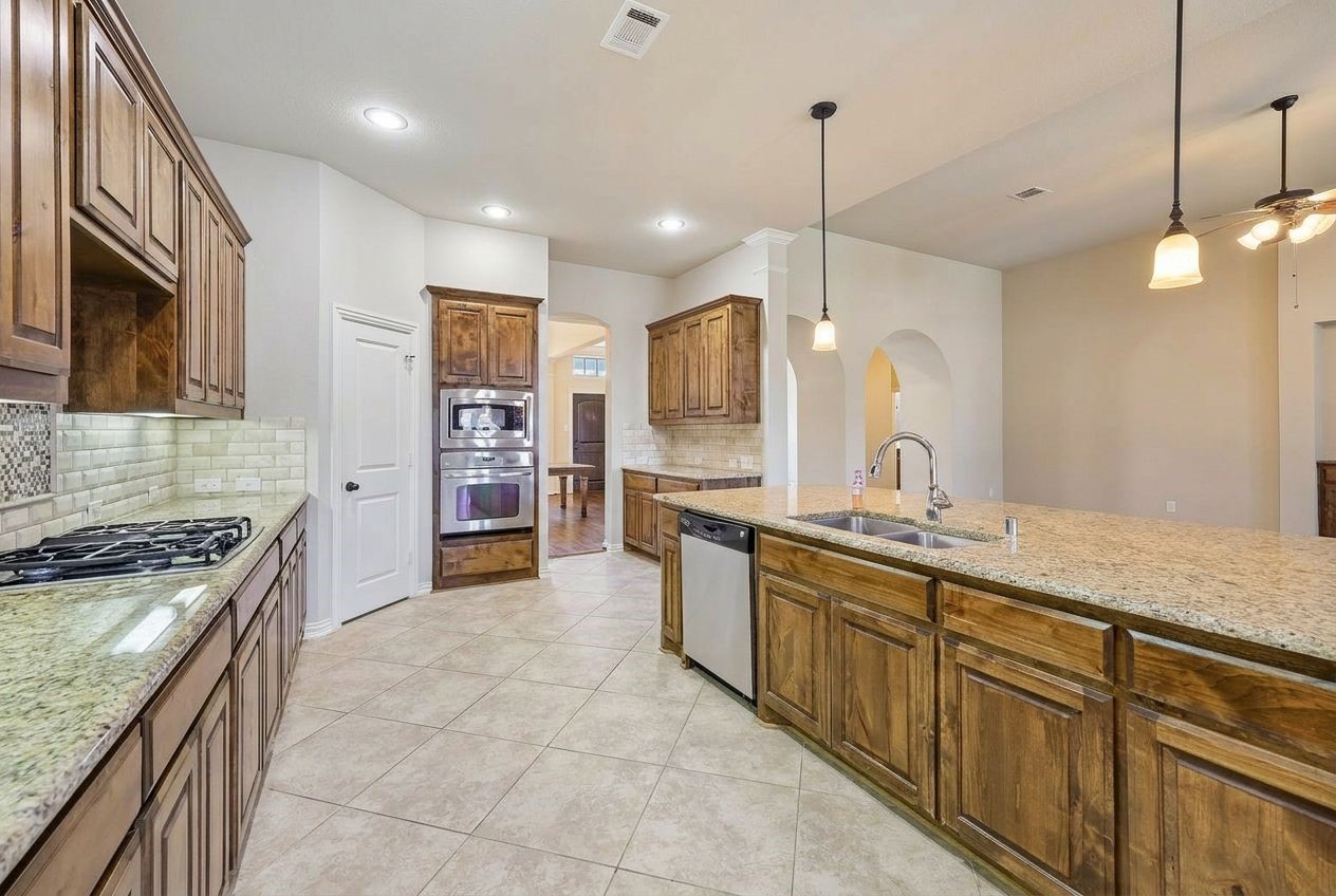 3248 Potters House Way Dallas TX 75236