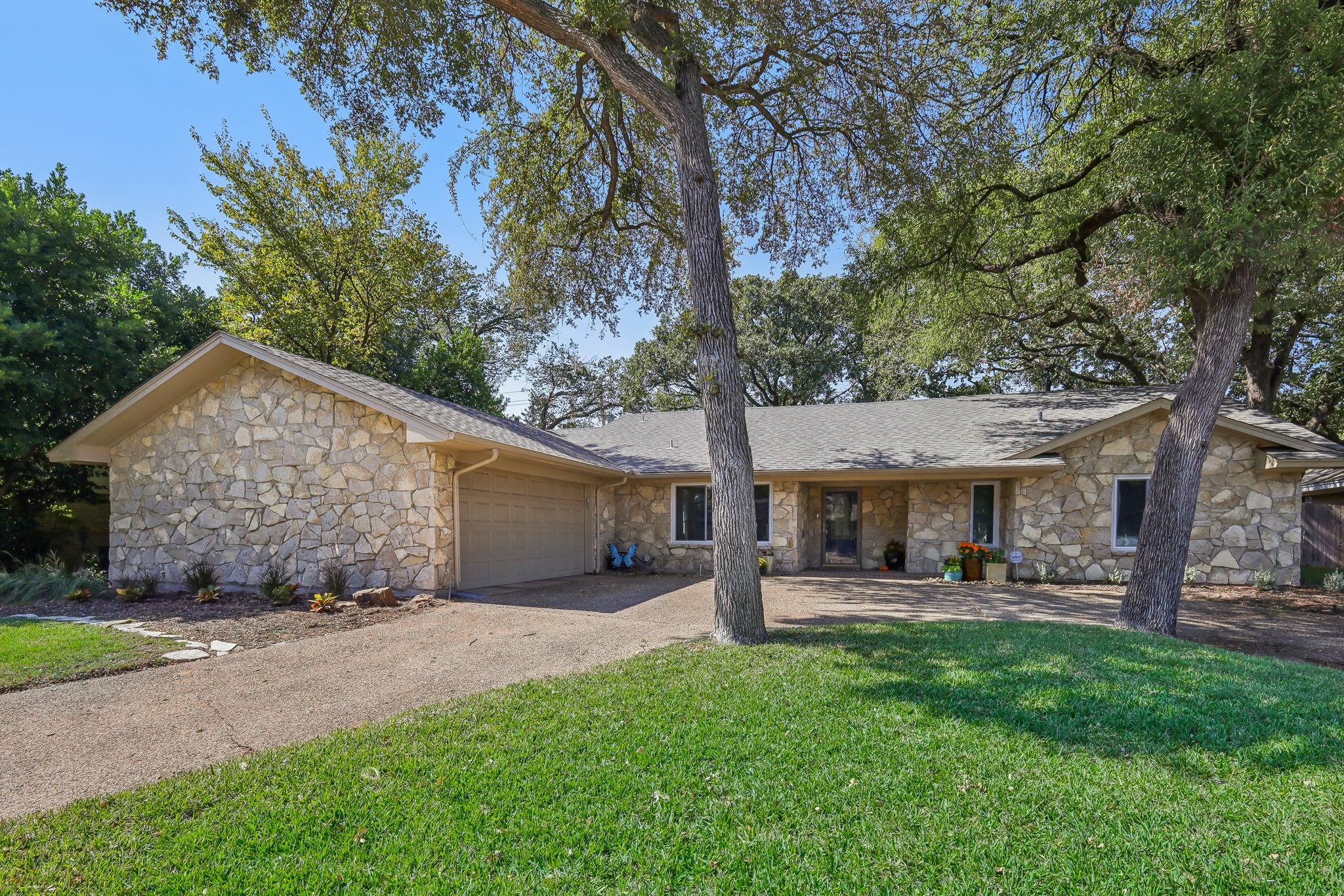 2604 Radcliffe Drive Arlington TX 76012