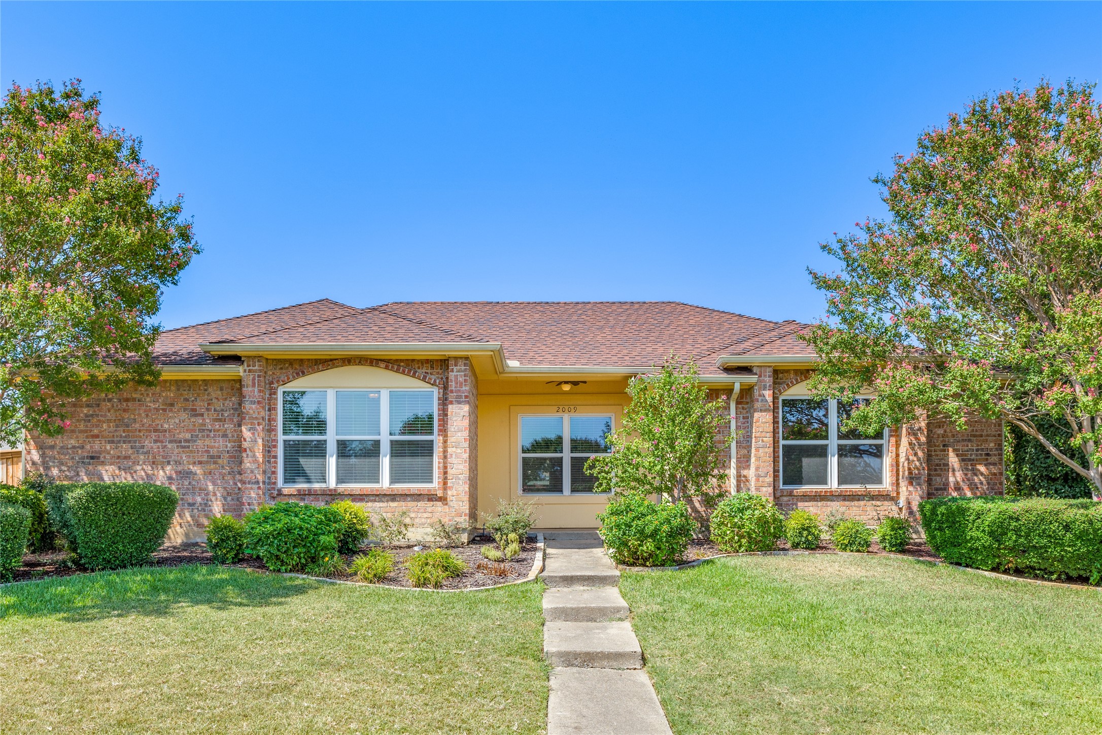 2009 Rochelle Lane Carrollton TX 75007