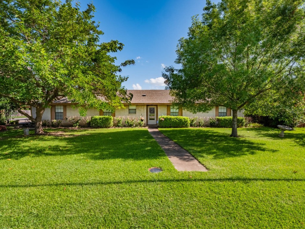 1211 Alspaugh Lane Grand Prairie TX 75052