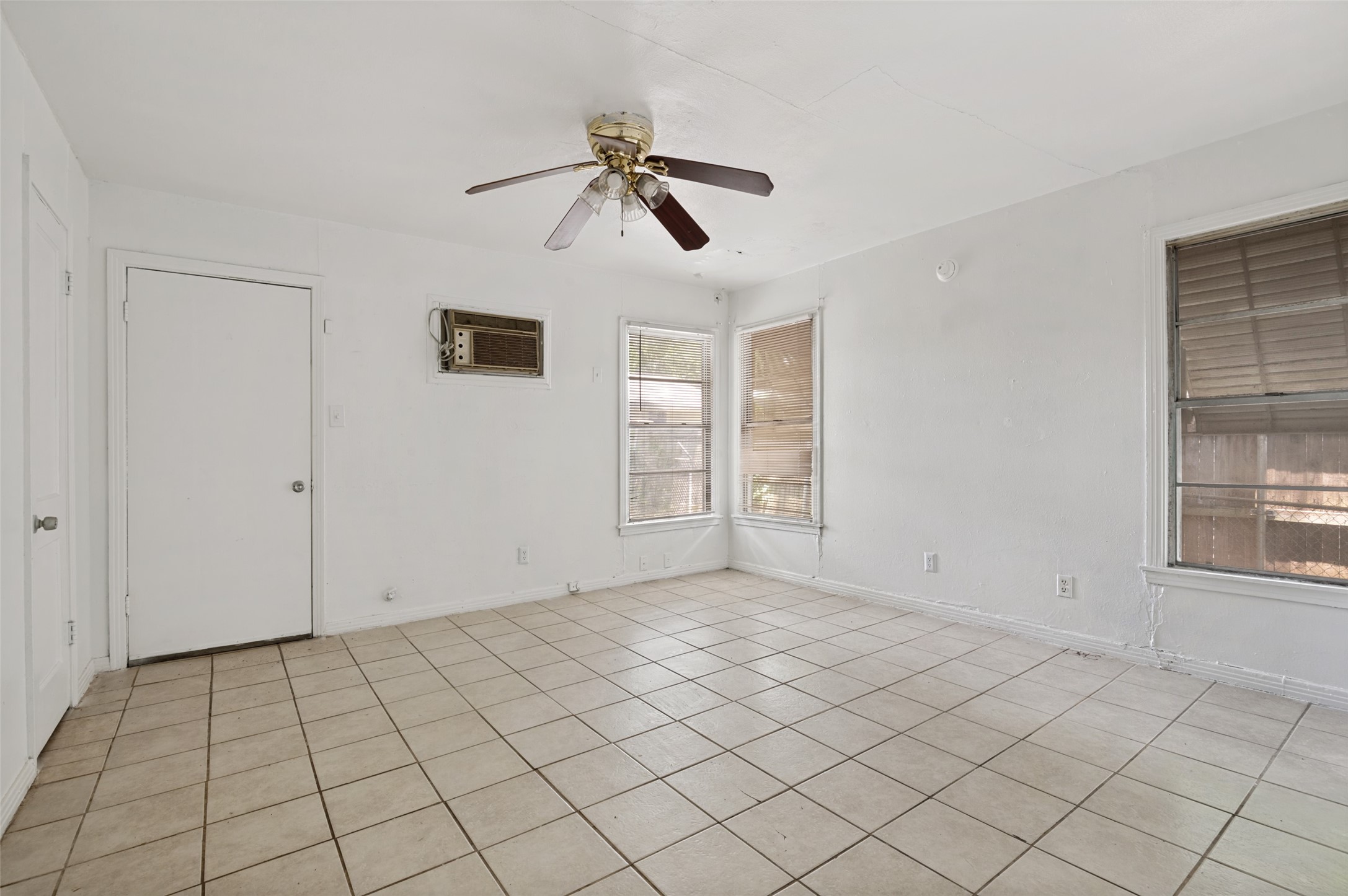 3013 Emmett Street Dallas TX 75211