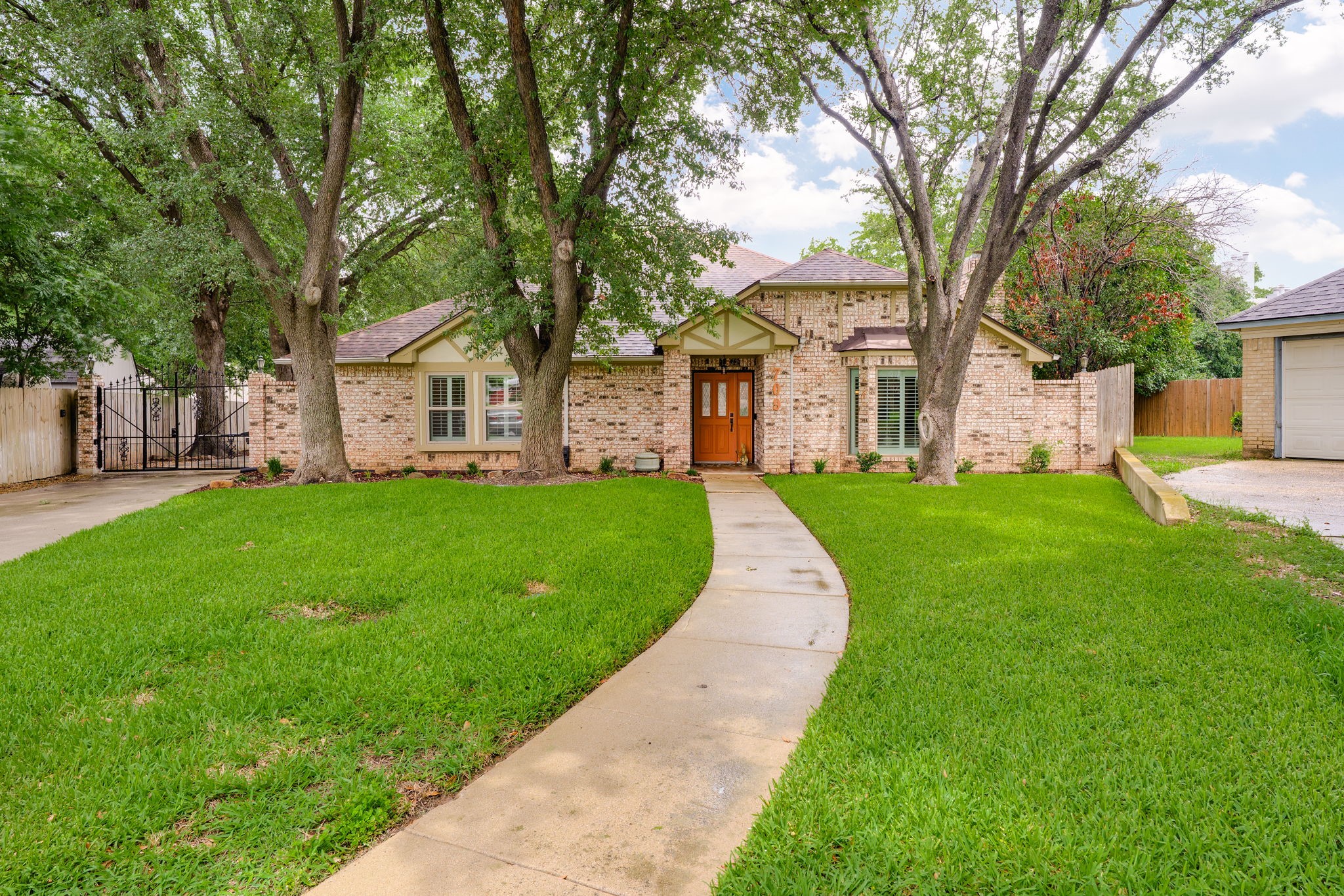 709 Chaffee Court Arlington TX 76006