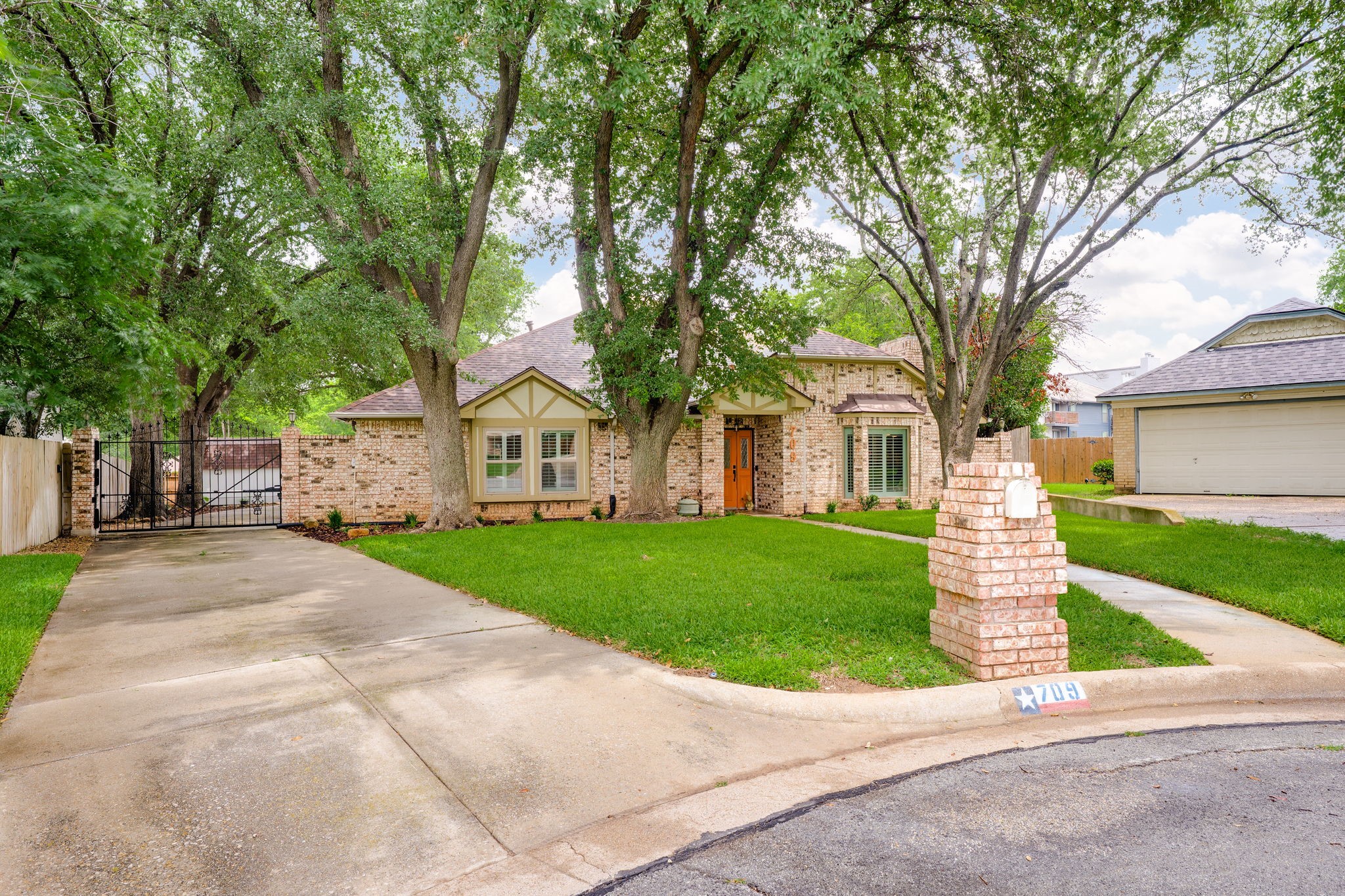 709 Chaffee Court Arlington TX 76006
