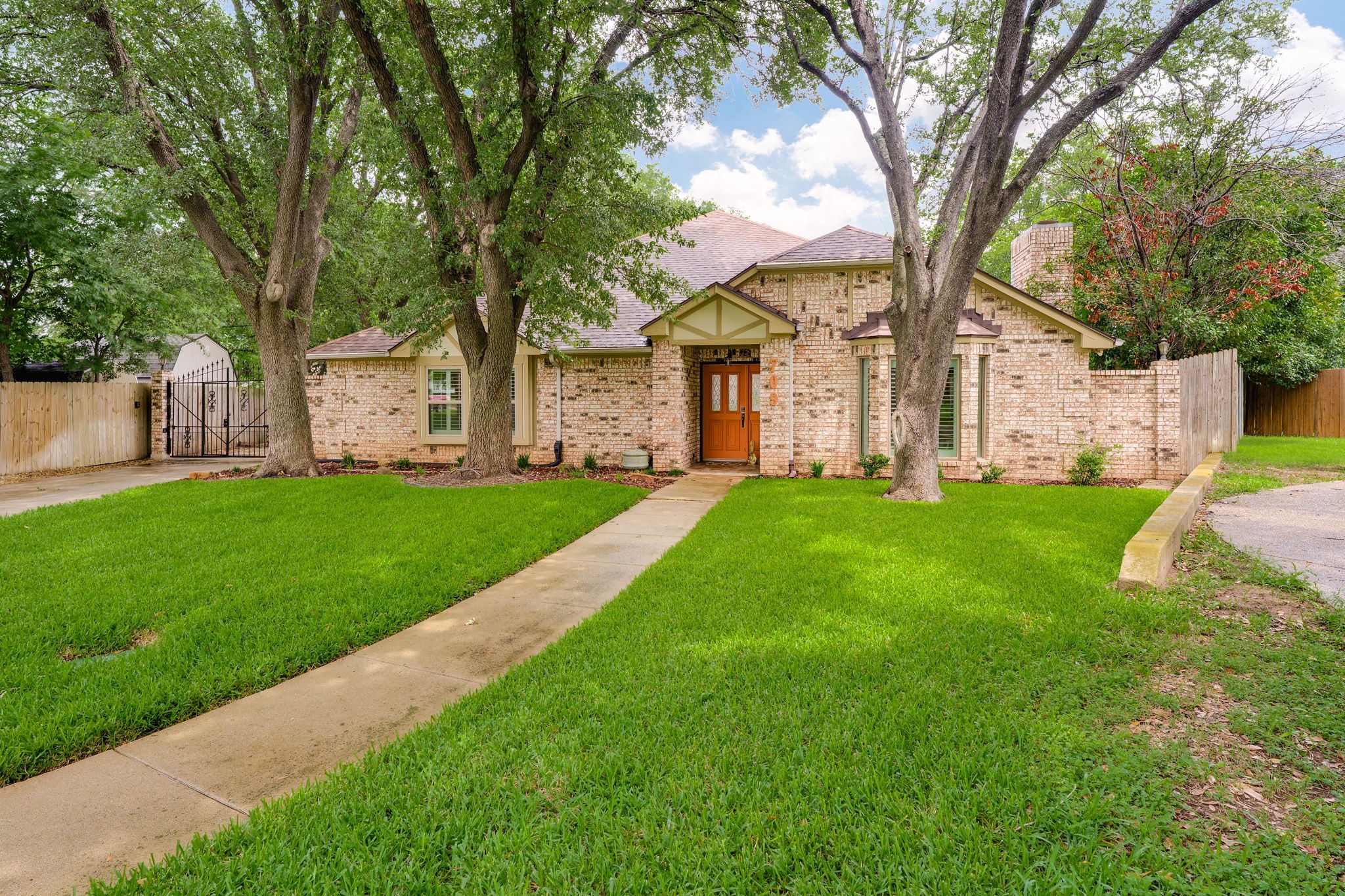 709 Chaffee Court Arlington TX 76006