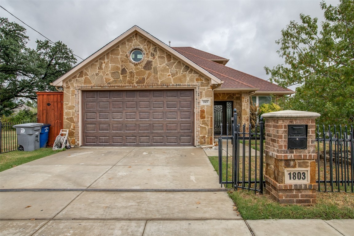 1803 Nomas Street Dallas TX 75212