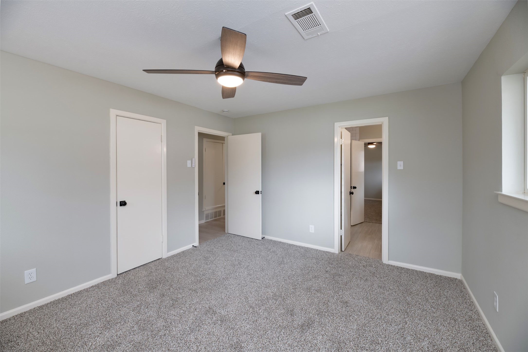 1012 Sleepy Hollow Drive N Irving TX 75061