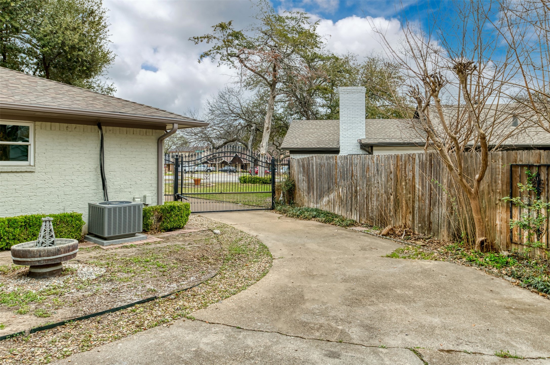 1012 Sleepy Hollow Drive N Irving TX 75061