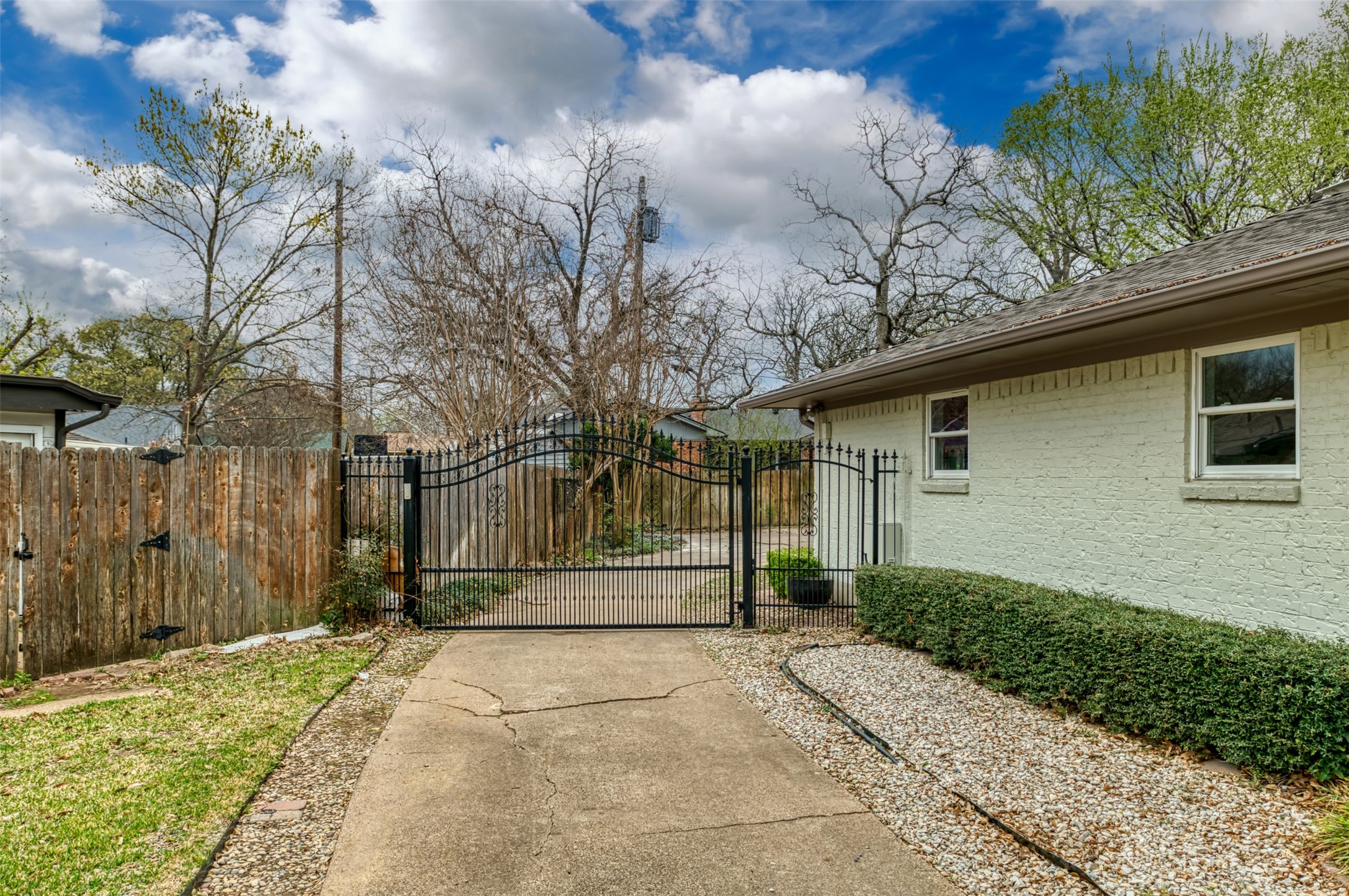 1012 Sleepy Hollow Drive N Irving TX 75061