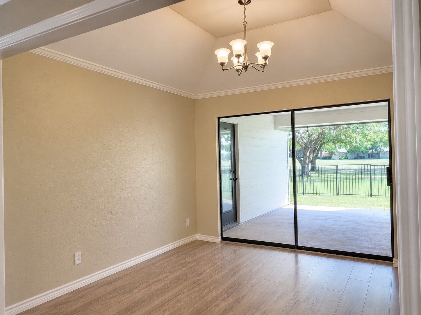 2806 Laurel Oaks Drive Garland TX 75044