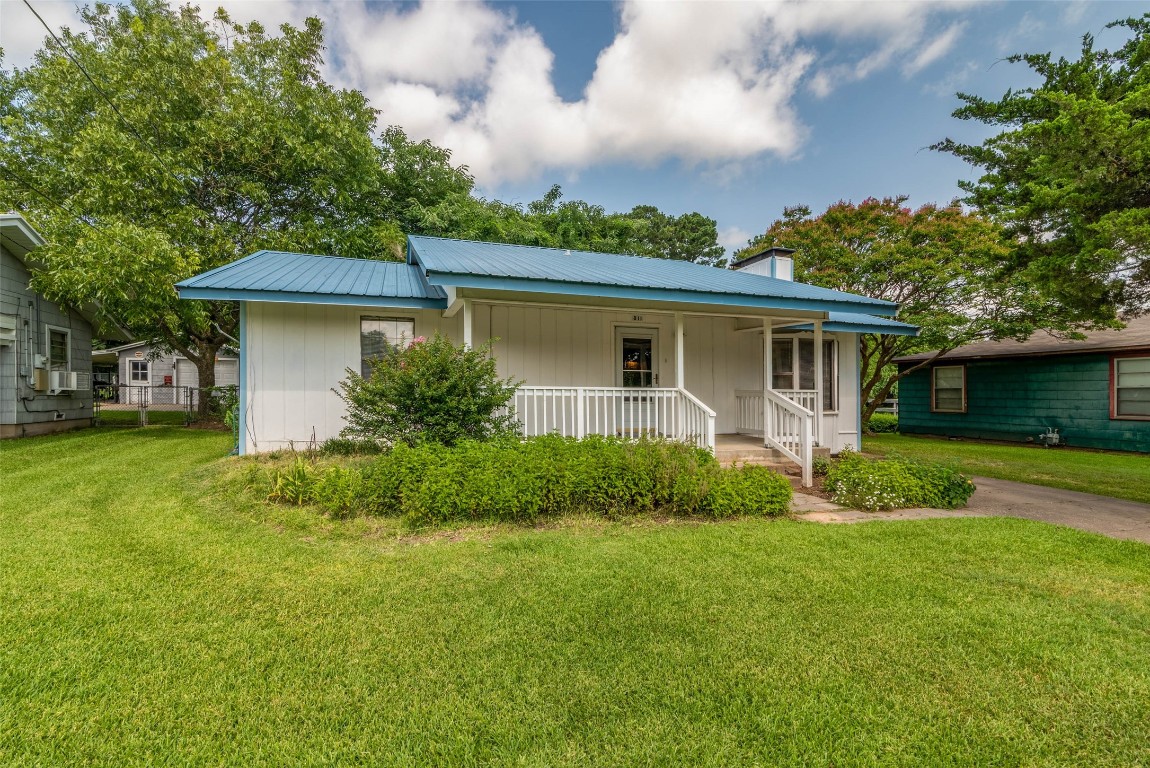 811 N York Avenue Denison TX 75020