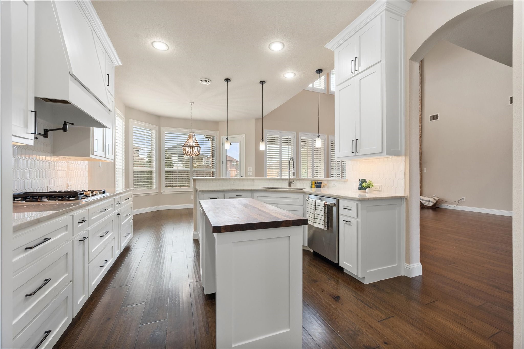 925 Sandy Hill Burleson TX 76028