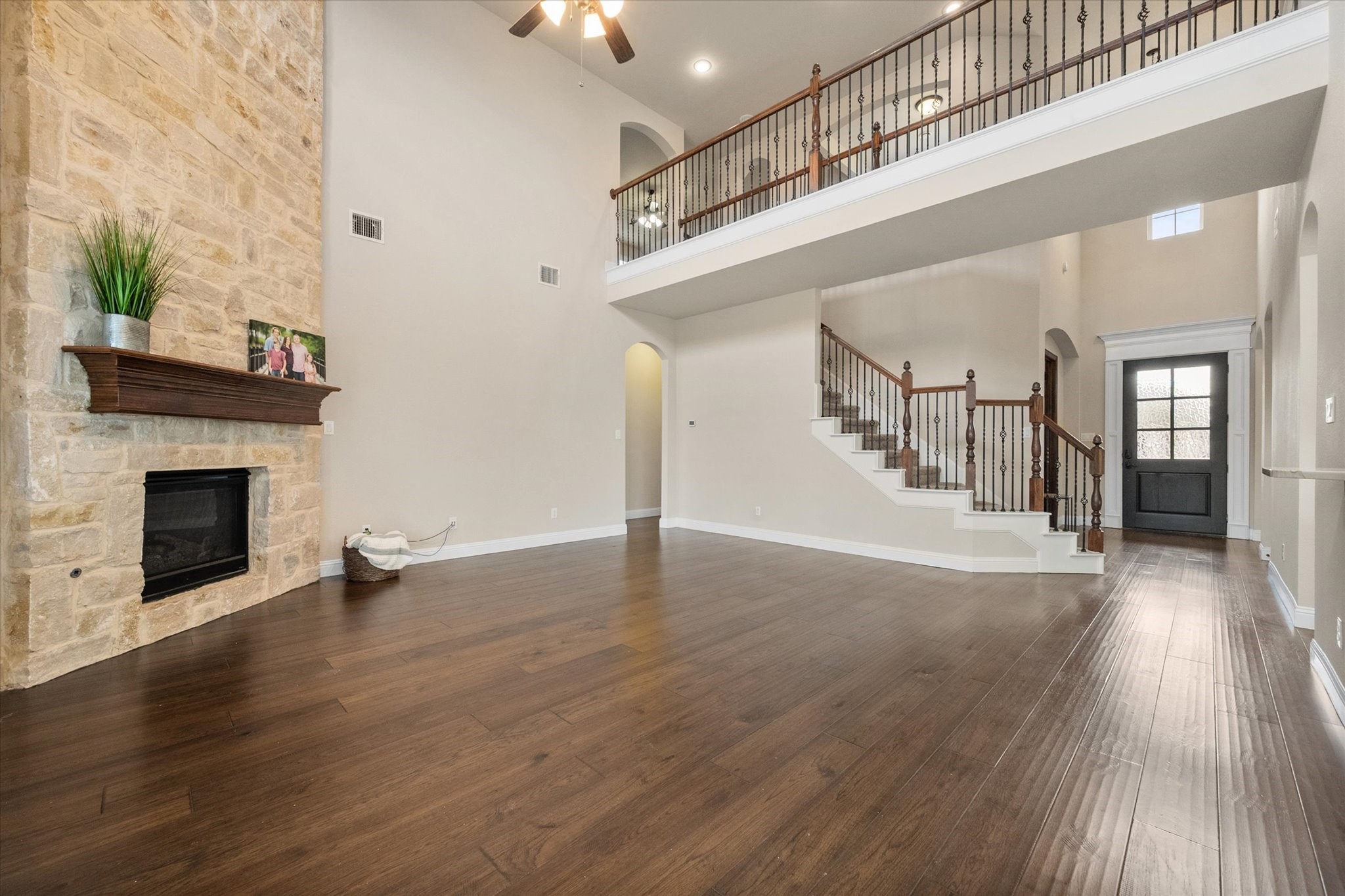 925 Sandy Hill Burleson TX 76028