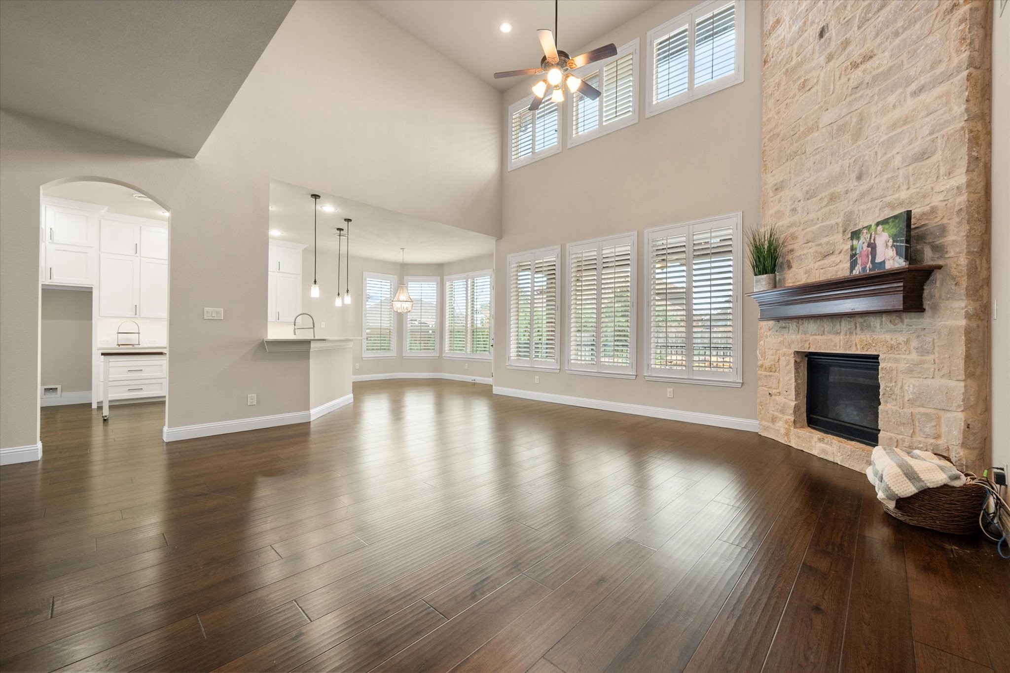 925 Sandy Hill Burleson TX 76028