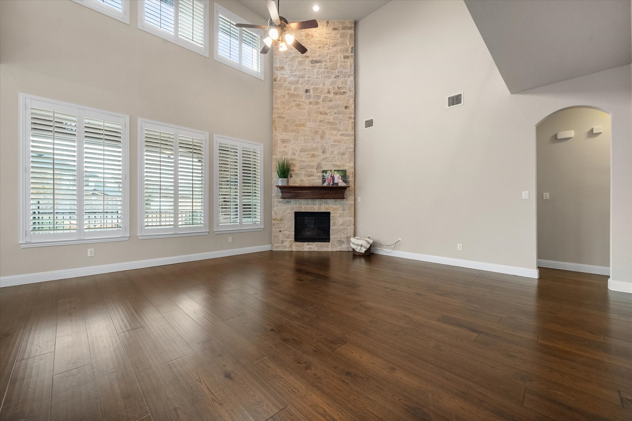 925 Sandy Hill Burleson TX 76028