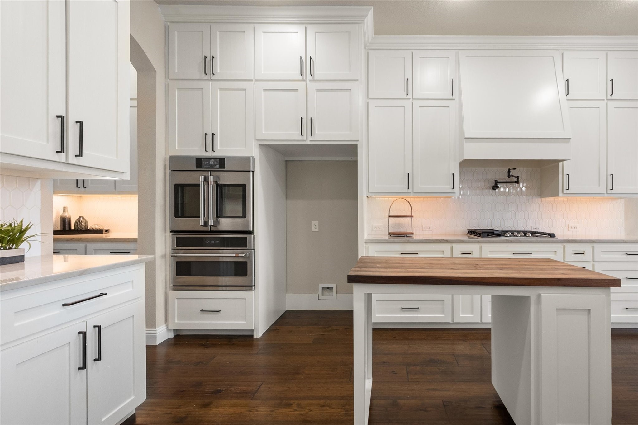 925 Sandy Hill Burleson TX 76028