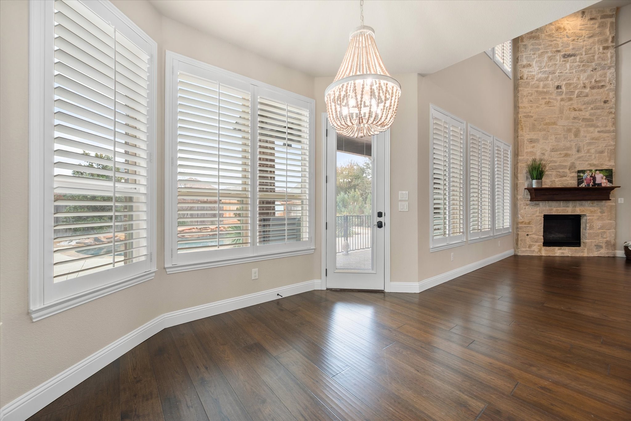 925 Sandy Hill Burleson TX 76028