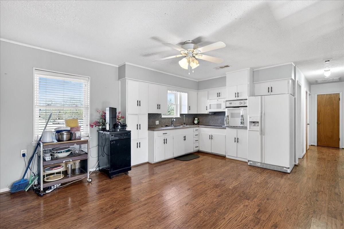 300 County Road 2100 Road Seven Points TX 75143