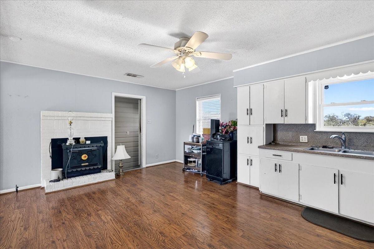 300 County Road 2100 Road Seven Points TX 75143