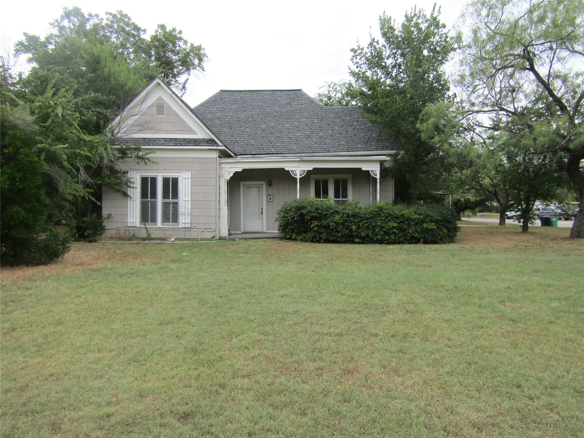 900 East Street Graham TX 76450