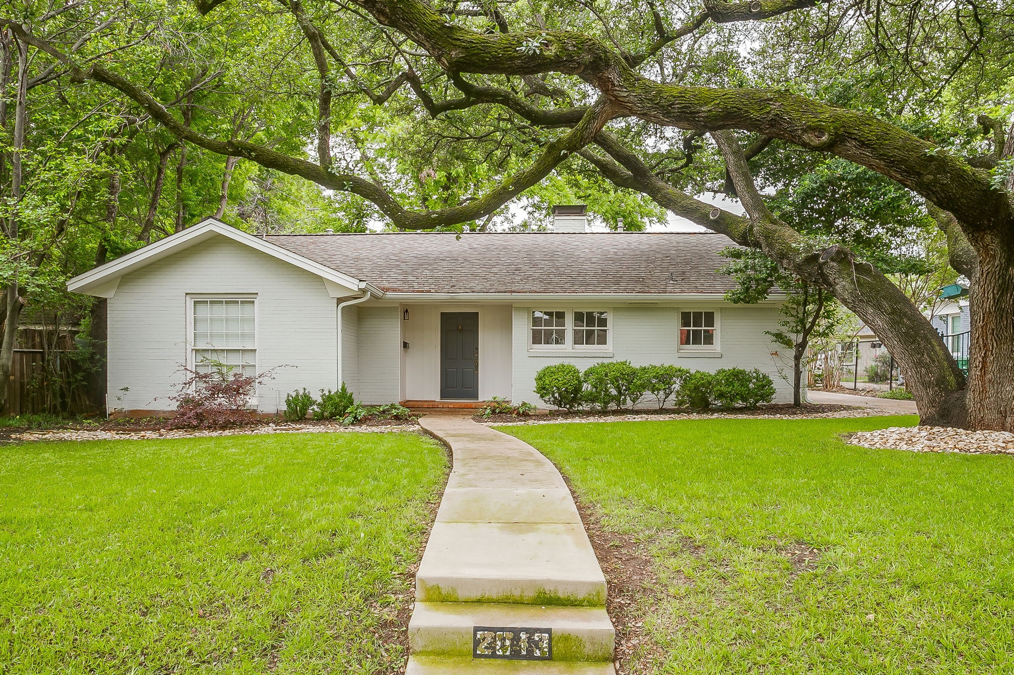 2013 Huntington Lane Fort Worth TX 76110