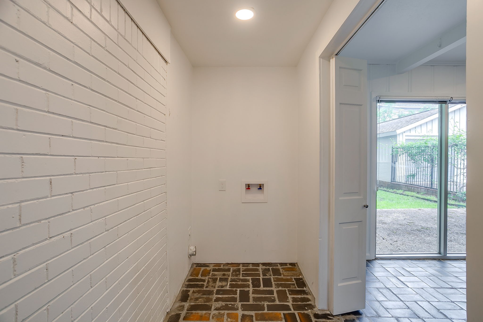 2013 Huntington Lane Fort Worth TX 76110